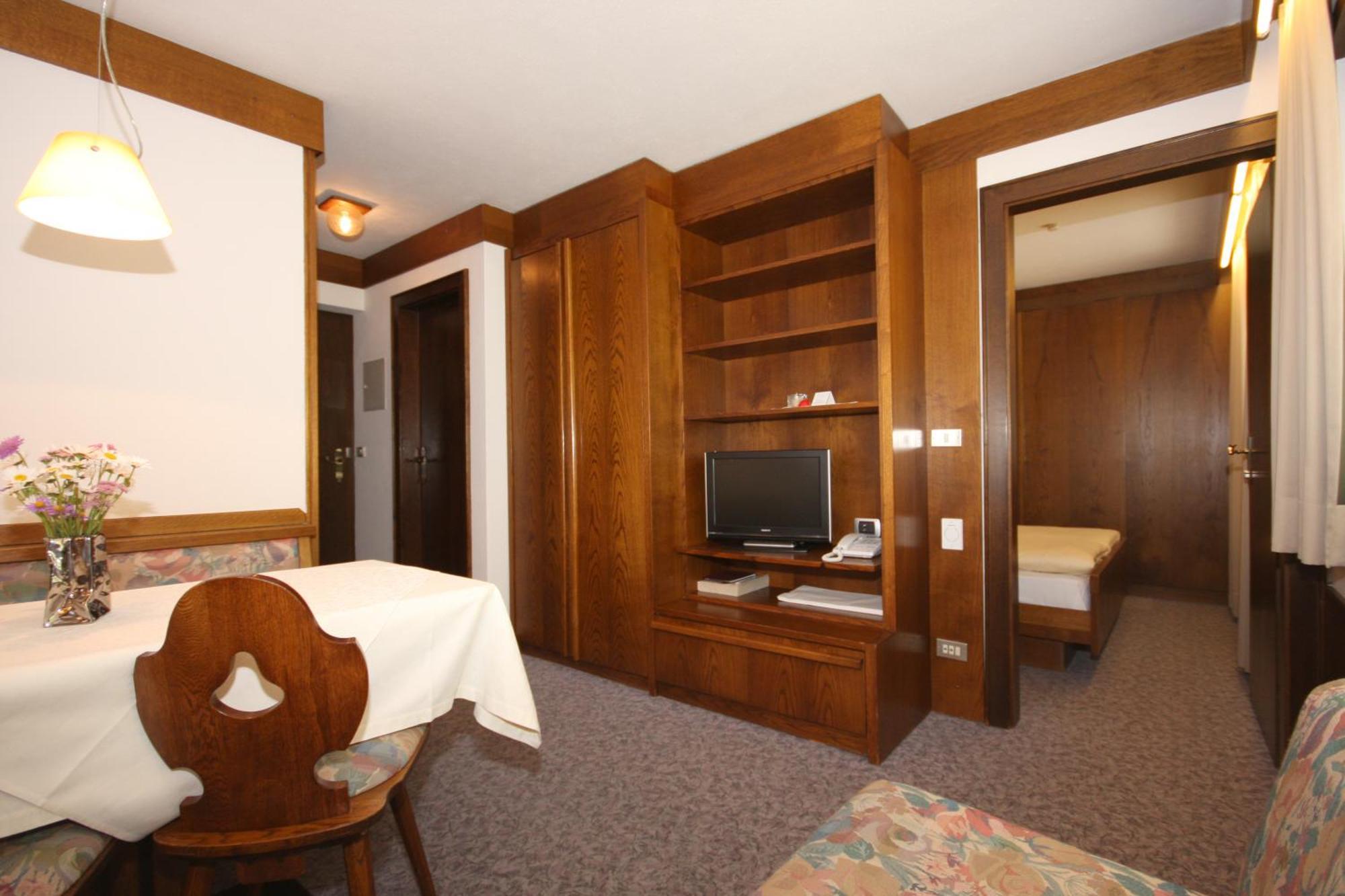 Apartments Residence Alta Badia Кольфоско Номер фото