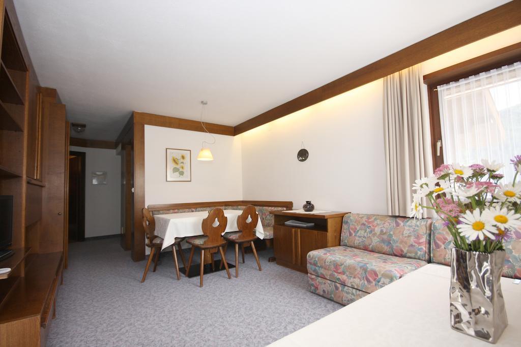 Apartments Residence Alta Badia Кольфоско Номер фото