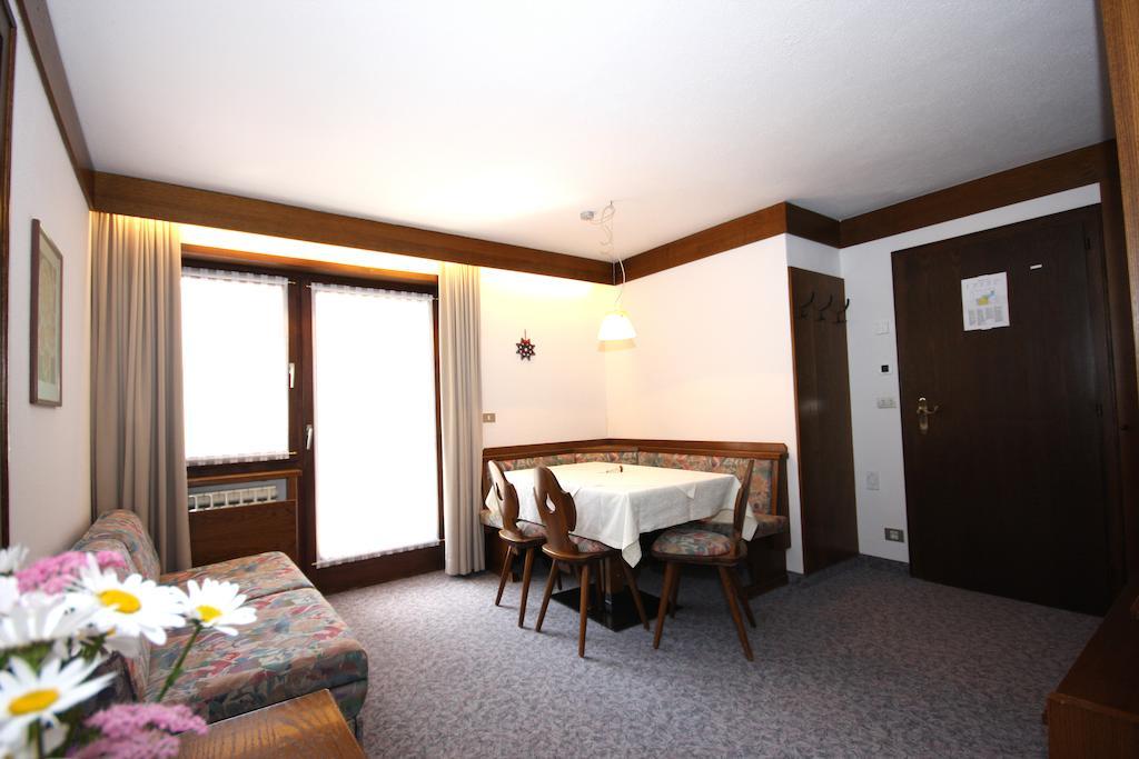 Apartments Residence Alta Badia Кольфоско Номер фото