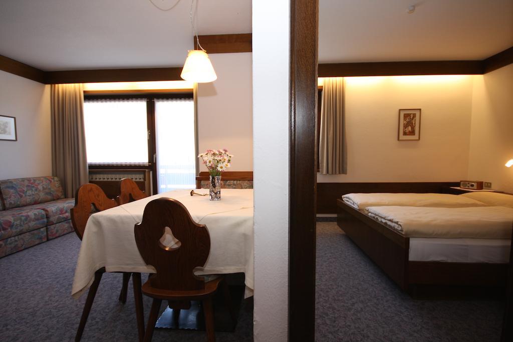 Apartments Residence Alta Badia Кольфоско Номер фото
